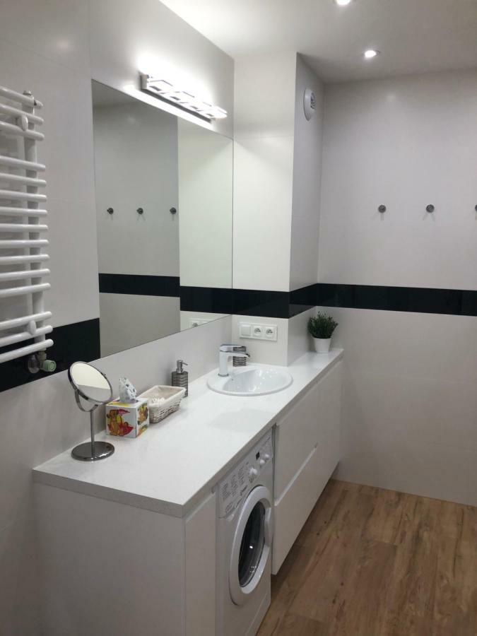 Klimatyzowany Apartament Roma Z Garazem Podziemnym เคียลเซ ภายนอก รูปภาพ