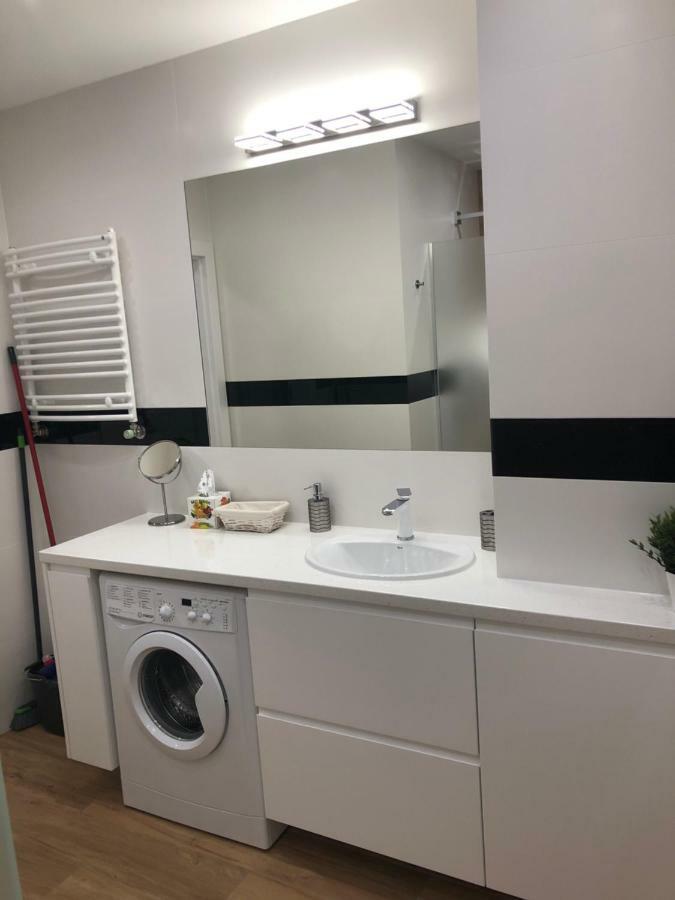 Klimatyzowany Apartament Roma Z Garazem Podziemnym เคียลเซ ภายนอก รูปภาพ