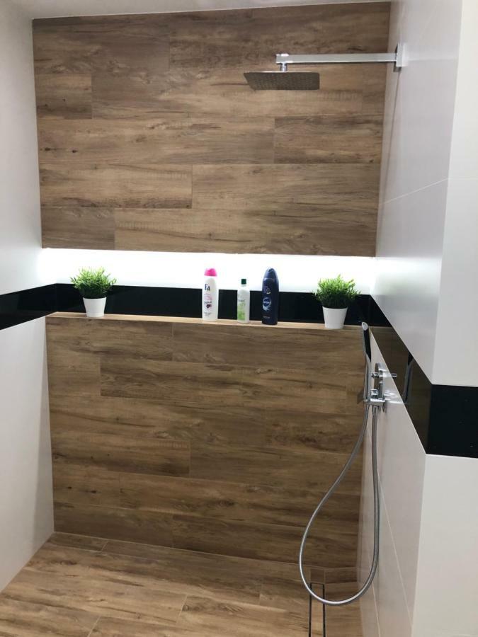 Klimatyzowany Apartament Roma Z Garazem Podziemnym เคียลเซ ภายนอก รูปภาพ