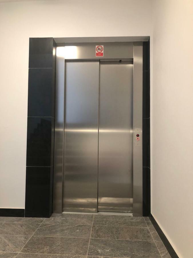 Klimatyzowany Apartament Roma Z Garazem Podziemnym เคียลเซ ภายนอก รูปภาพ
